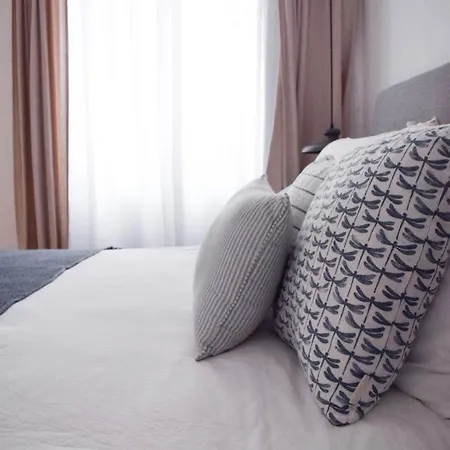 Апартаменти Voya Central - A Luxury Oasis In The Old Town